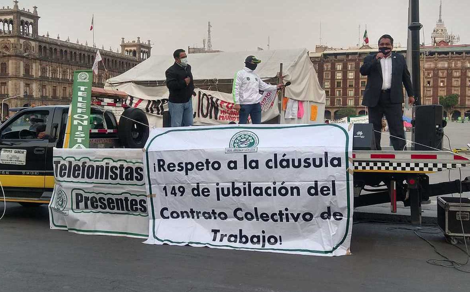 En CdMx, integrantes del Sindicato de Telefonistas protestan frente a Palacio Nacional